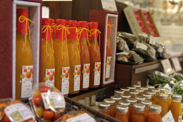 ご年配の方へのお祝いのプレゼントに国産トマトの美味しいジュースを！